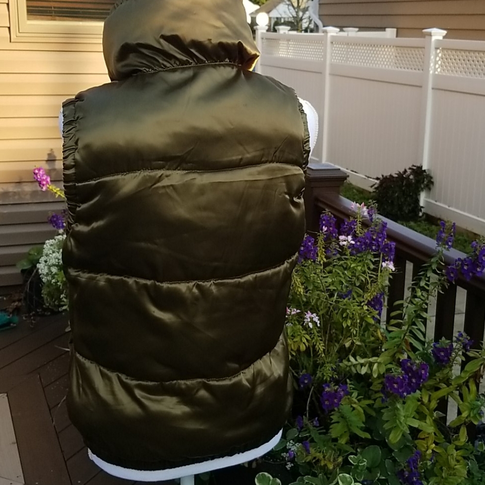 OLD NAVY VEST - Picture 5 of 12